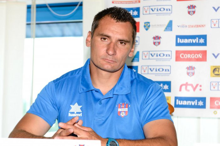 Ilustračný obrázok k článku FC ViOn je bez kormidelníka: Branislav Mráz skončil na poste hlavného trénera