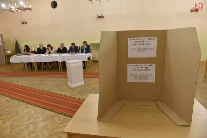 Ilustračný obrázok k článku Voľby v Moravciach sú zatiaľ bezproblémové: Všetky volebné miestnosti otvorili načas