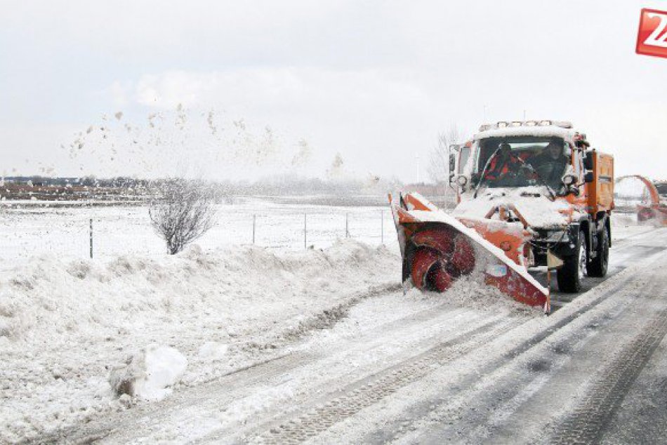 Ilustračný obrázok k článku Zimná údržba v Moravciach: Ktoré ulice sa počas sneženia odhŕňajú ako prvé?
