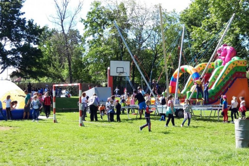 Ilustračný obrázok k článku Šport, súťaže, zábava: Deti na Pribinke oslávili svoj sviatok, FOTO
