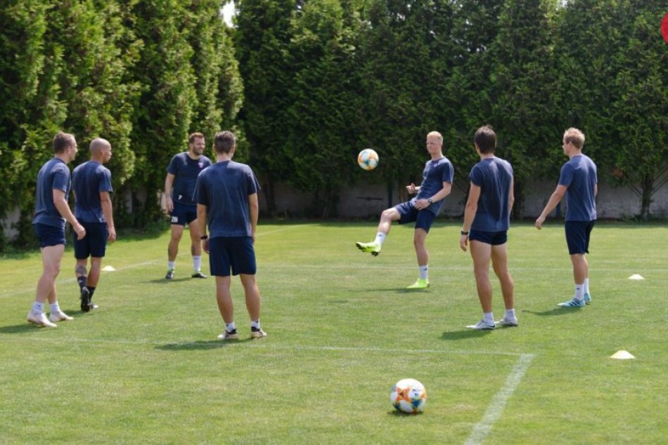 Ilustračný obrázok k článku Letná príprava ViOn-u: Aké zápasy čakajú na našich futbalistov?